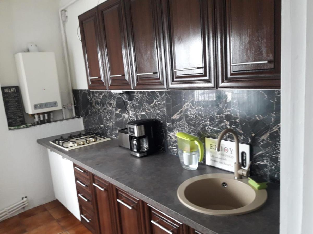 Hellen'S Ultracentral Apartament ブザウ エクステリア 写真