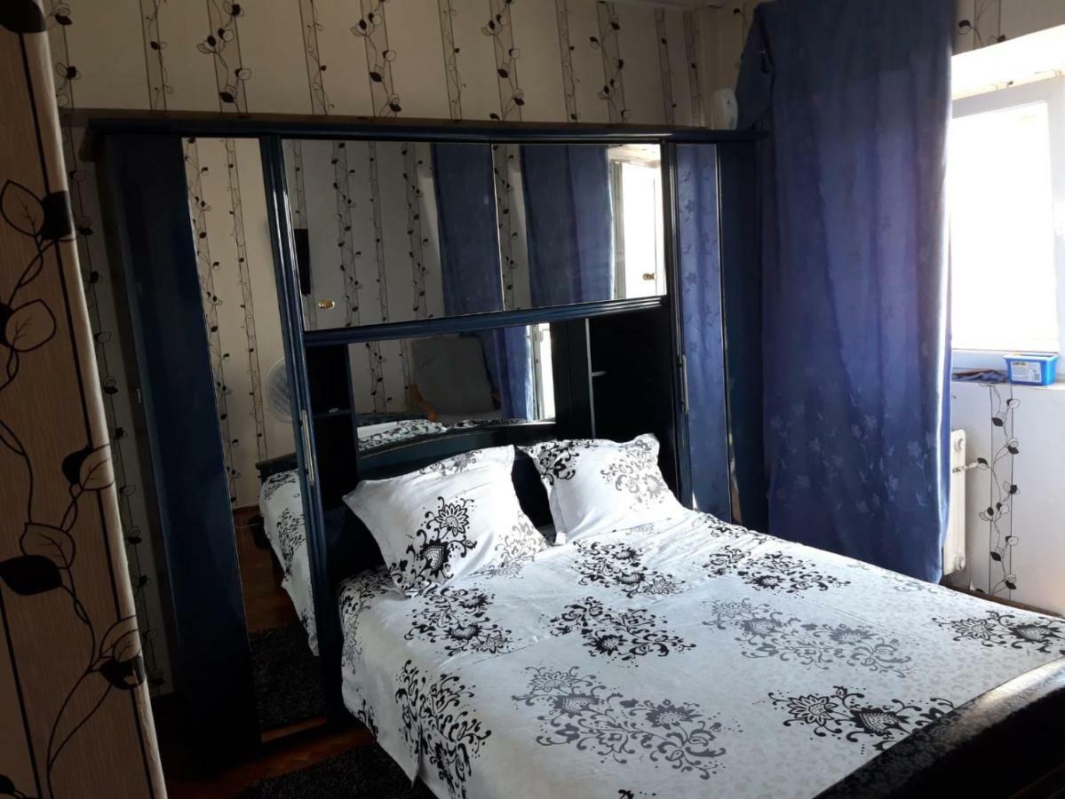 Hellen'S Ultracentral Apartament ブザウ エクステリア 写真